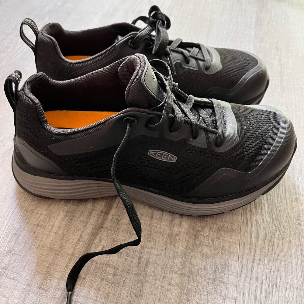 Keen women’s Sparta 2 ESD (soft toe) shoe, 7.5 M new